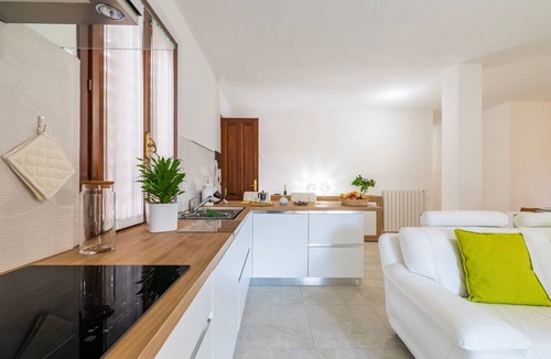 Bari Sardo House | Holiday Home 'Laura' with Private Terrace, Wi-Fi and Air Conditioning