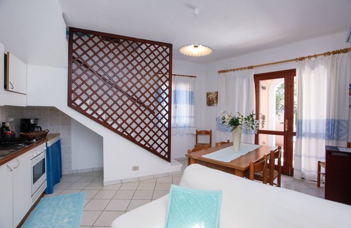 Luddui House | Holiday Home "Mirtagru Casa Della Sughereta" with Sea View, Terrace and Wi-Fi
