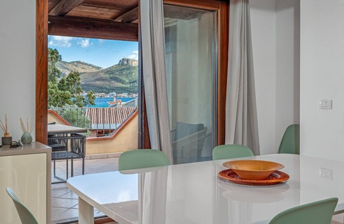 Baia Caddinas House | Holiday Home 'Orizzonti 33' with Sea View, Private Terrace and Air Conditioning