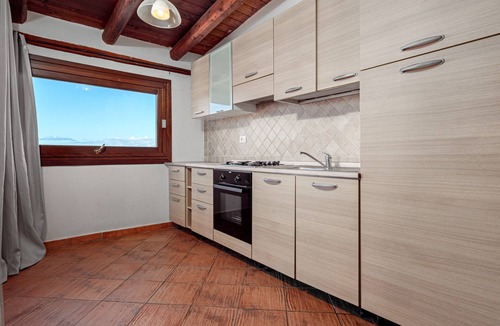 Baia Caddinas House | Holiday Home 'Orizzonti 34' with Sea View, Private Terrace and Air Conditioning