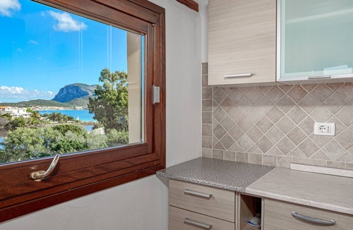 Baia Caddinas House | Holiday Home 'Orizzonti 34' with Sea View, Private Terrace and Air Conditioning