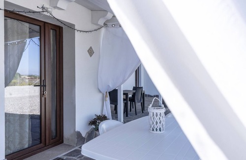 Sant'Anna Arresi House | Holiday Home 'Prima Luce' with Terrace & Wi-Fi