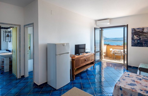 La Pelosa House | Holiday Home "Pergola 714" Steps from the Beach with Sea View and Balcony