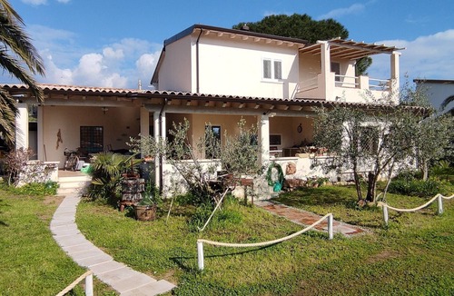 Castiadas House | Holiday Home 'Podere Le Palme' with Mountain View, Private Terrace and Air Conditioning