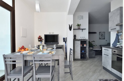 Torre di Bari House | Holiday Home "Ri - Ale" with Private Terrace, Private Parking & Wi-Fi