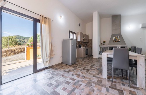 Villacidro House | Holiday Home 'Rifugio Gutturu E Forru' with Mountain View, Wi-Fi and Air Conditioning