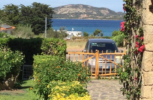 La Conia House | Holiday Home 'Stefy 1 Vista Mare- Cannigione' with Sea View, Private Terrace and Air Conditioning