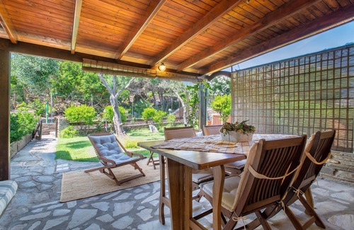 La Pelosa House | Holiday Home 'Stintino La Pelosa' with Private Terrace, Wi-Fi and Air Conditioning