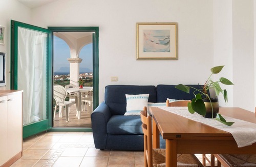 Tanaunella House | Holiday Home 'Vacanze Con Vista A Tanaunella' with Sea View, Wi-Fi & Air Conditioning