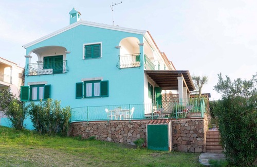 Tanaunella House | Holiday Home 'Vacanze Con Vista A Tanaunella' with Sea View, Wi-Fi & Air Conditioning