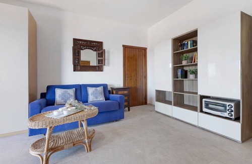 La Pelosa House | Holiday Home 'Venere' with Sea View, Shared Pool