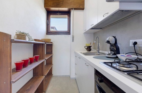 La Pelosa House | Holiday Home 'Venere' with Sea View, Shared Pool