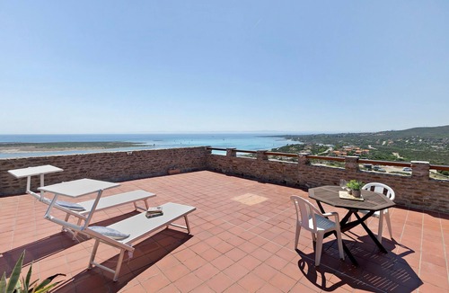 La Pelosa House | Holiday Home 'Venere' with Sea View, Shared Pool