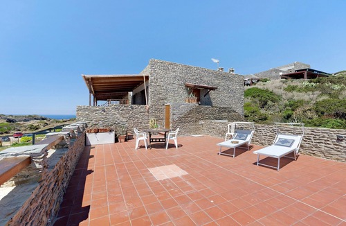 La Pelosa House | Holiday Home 'Venere' with Sea View, Shared Pool