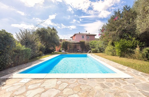 Stintino House | Holiday Home 'Villa Rosa with Private Pool', Wi-Fi and Air Conditioning