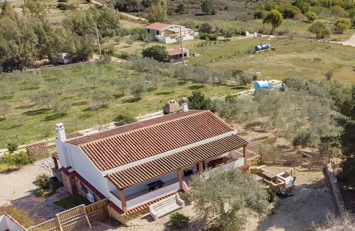 Orosei House | Holiday Home 'Villa Simona' with Mountain View, Private Pool and Wi-Fi
