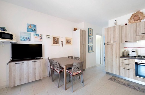 San Teodoro City Centre House | Holiday Home 'Villetta Serena' with Shared Terrace, Wi-Fi and Air Conditioning