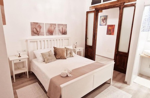 Historic Castle District Apartment | Holiday Home Virgilio House
