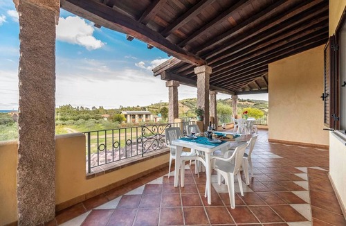 Iscra e Voes Apartment | Holiday retreat near La Caletta beaches