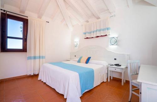 Torre di Bari Bed & Breakfast | Hotel Galanias superior room 2 beds