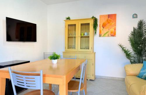Sos Alinos House | House Aenjoy - Appartamento con veranda a pochi minuti da Cala Liberotto