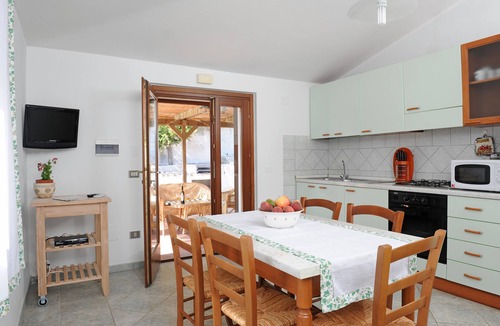 Magomadas Apartment | House in the vineyard with sea view (2)