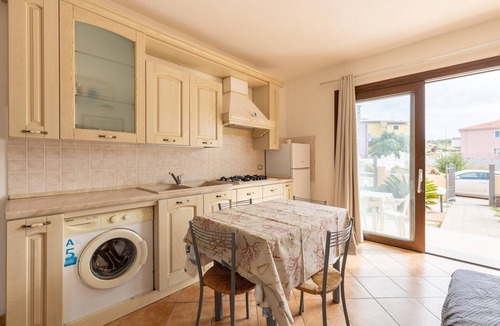 Lu Bagnu Apartment | In a residence with a private patio and air conditioning