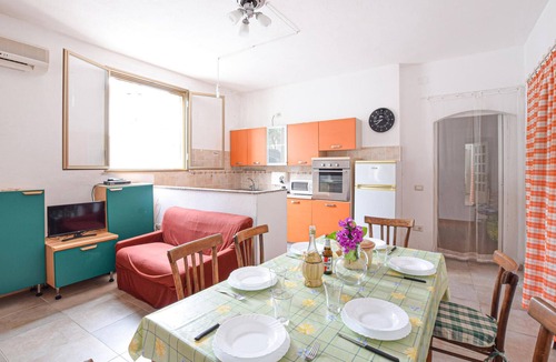 Cala Liberotto House | In the small seaside resort of Cala Liberotto, this practical vacation home welcomes you.