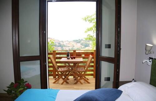 Aritzo Condo | Independent chestnut apartment in holiday home with garden and barbeque