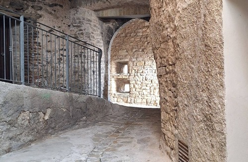 Fabriano Apartment | Inside the widespread village of Castelletta in the Gola della Rossa park.