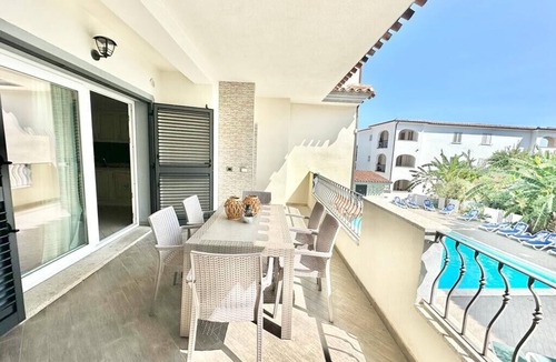 Orosei Apartment | [Kumquat]Apartment in Orosei with a pool view.