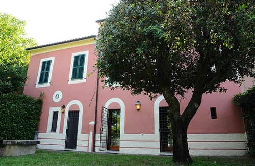 Fabriano Villa | La Casa in Collamato Villa for 9 Park in the hill
