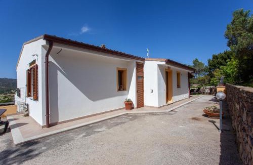San Teodoro House | La Casa in Collina - affittacamere con vista mare