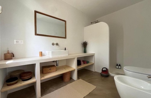 Luogosanto House | La Liara A house nestled between vineyards and a stream