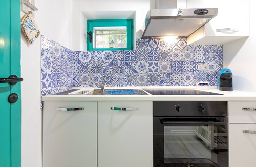 La Pietraia Apartment | 'La Sorrera De Mar Casa Vacanze' Apartment with Shared Garden and Air Conditioning