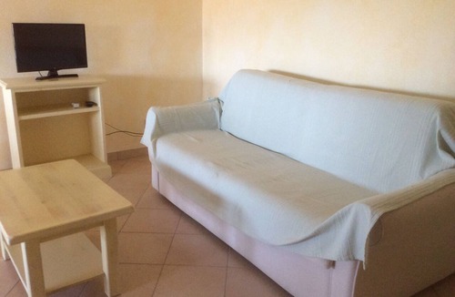 Cabras Apartment | Large two-room apartment on the first floor, with balcony and bathroom.