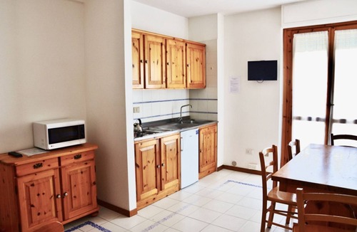 Lido Apartment | Le Residenze Buganvillea is situated on the north-west coast of Sardinia, about 1 km from the centre of Alghero, on the seafront in front of the town beach.Alghero, which can be reached in a few minutes by bicycle or by regular bus service, has a lively