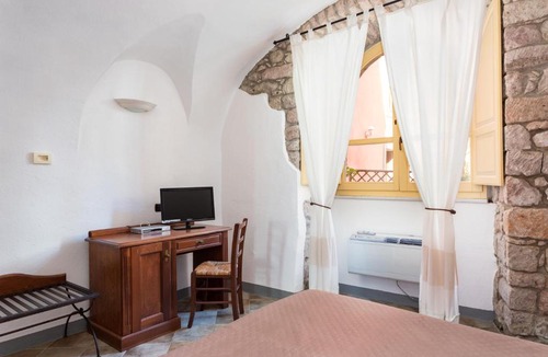 Bosa Historic Centre Hotel | Locanda di Corte