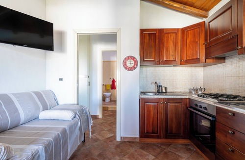Torre di Bari Apartment | Loredana Holiday Home. Cozy apartment a 5-minute walk from the sea.
