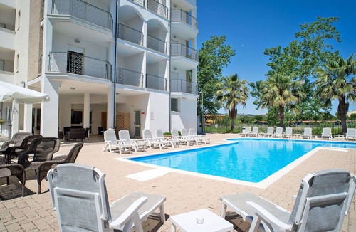 Tortoreto Lido Apartment | Lovely apartment for 6 guests with WIFI, pool, A/C, TV, terrace and pets allowed