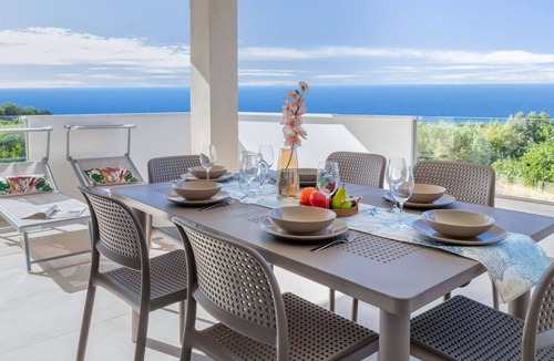 La Muddizza Apartment | Lovely apartment for 4 guests with WIFI, A/C, TV, terrace and panoramic view