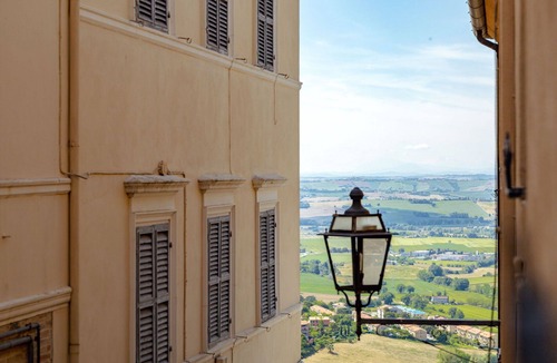 Osimo Apartment | Lovely apartment for 4 people with WIFI, TV, balcony and panoramic view, close to Ancona