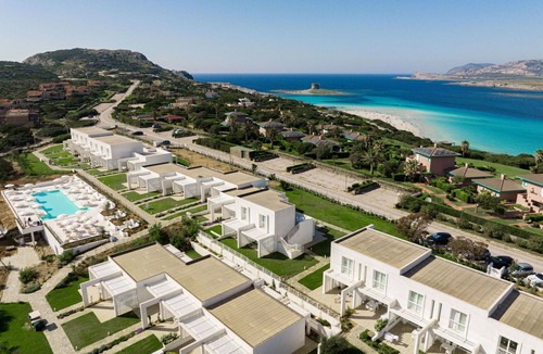 La Pelosa Apartment | Lovely apartment for 4 guests with WIFI, A/C, pool, TV, terrace and pets allowed