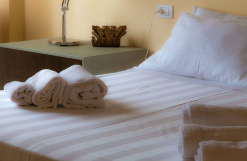 Fossombrone Other | Lovely apartment for 3 guests with WIFI, A/C, pool, TV and pets allowed