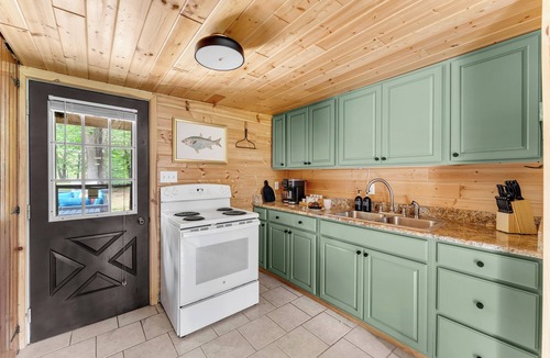 Lake Arrowhead Cabin | Luxurious 6-bedroom cabin with hot tub, sauna, game den, and lake