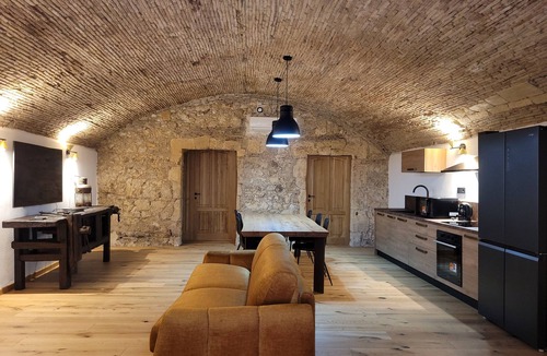Historic Castle District Apartment | LUXURY DIMORA CANELLES