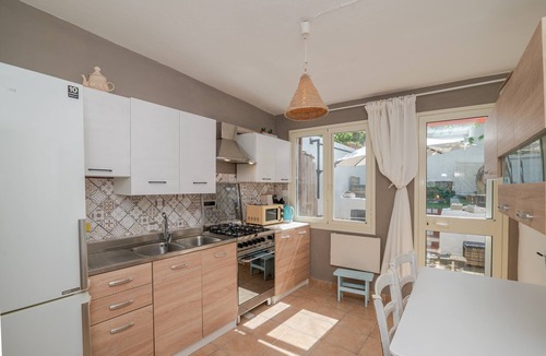 Santa Teresa di Gallura House | Mia House Vacation Home – 3 Bedrooms, Private Courtyard, Near the Sea