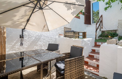 Santa Teresa di Gallura House | Mia House Vacation Home – 3 Bedrooms, Private Courtyard, Near the Sea
