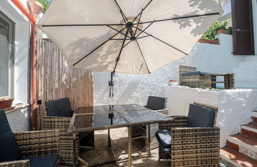 Santa Teresa di Gallura House | Mia House Vacation Home – 3 Bedrooms, Private Courtyard, Near the Sea