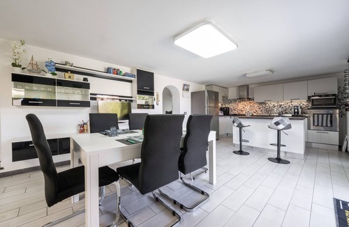 Sarroch House | MomoLea Holiday Home – Spacious Apartment in Central Sarroch, Ideal for Families or Groups
